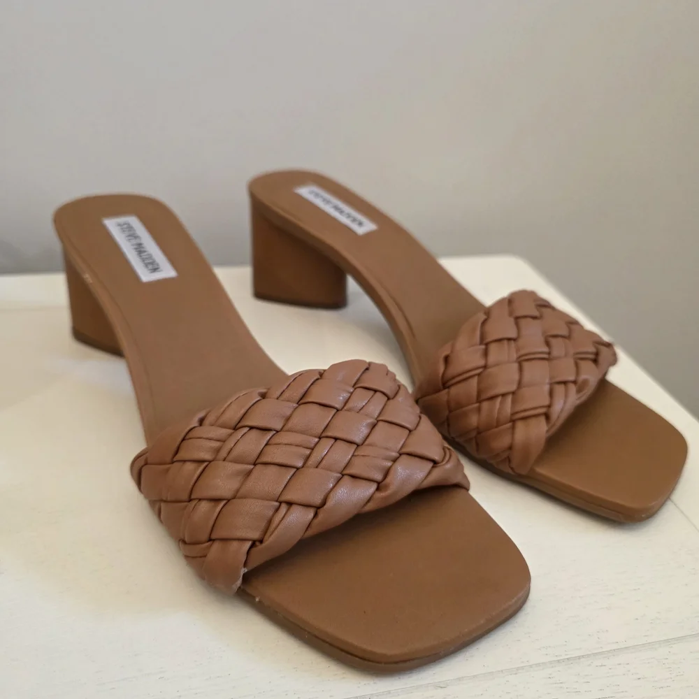 Steve Madden Tan Woven Slide On Heels - Picture 5 of 8
